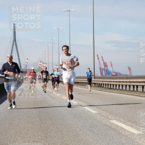 03.10.2025 - Köhlbrandbrückenlauf Yannick Fuchs http://msf.ph/oto/9186309 03.10.2025 11:44:31 Position 3  meine-sportfotos.de