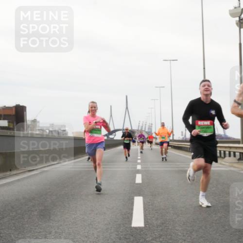 03.10.2025 - Köhlbrandbrückenlauf Matties Gatica Varas http://msf.ph/oto/9186310 03.10.2025 15:45:55 Position 3 9713 meine-sportfotos.de