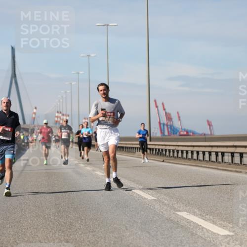 03.10.2025 - Köhlbrandbrückenlauf Yannick Fuchs http://msf.ph/oto/9186312 03.10.2025 11:44:31 Position 3  meine-sportfotos.de