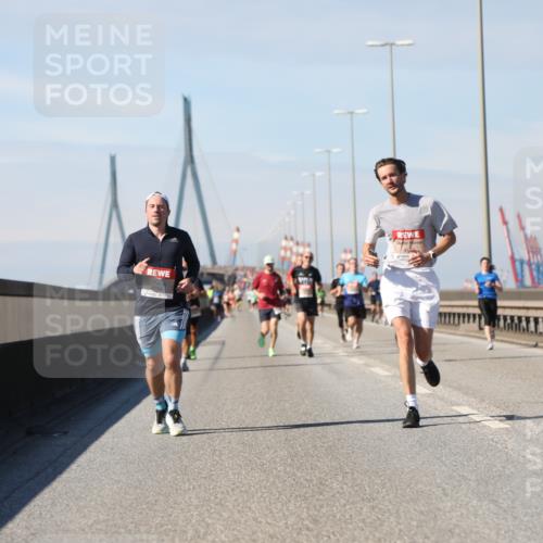 03.10.2025 - Köhlbrandbrückenlauf Yannick Fuchs http://msf.ph/oto/9186319 03.10.2025 11:44:31 Position 3  meine-sportfotos.de