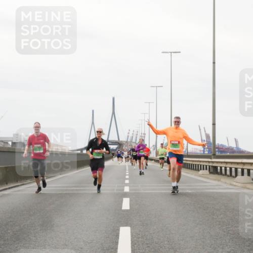 03.10.2025 - Köhlbrandbrückenlauf Matties Gatica Varas http://msf.ph/oto/9186321 03.10.2025 15:45:58 Position 3  meine-sportfotos.de