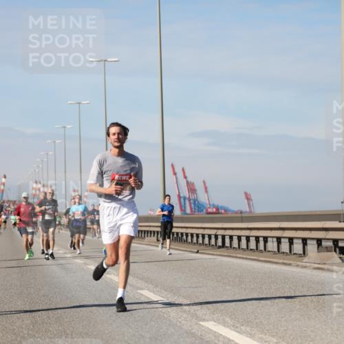 03.10.2025 - Köhlbrandbrückenlauf Yannick Fuchs http://msf.ph/oto/9186323 03.10.2025 11:44:32 Position 3 6754 meine-sportfotos.de