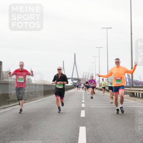 03.10.2025 - Köhlbrandbrückenlauf Matties Gatica Varas http://msf.ph/oto/9186325 03.10.2025 15:45:59 Position 3  meine-sportfotos.de