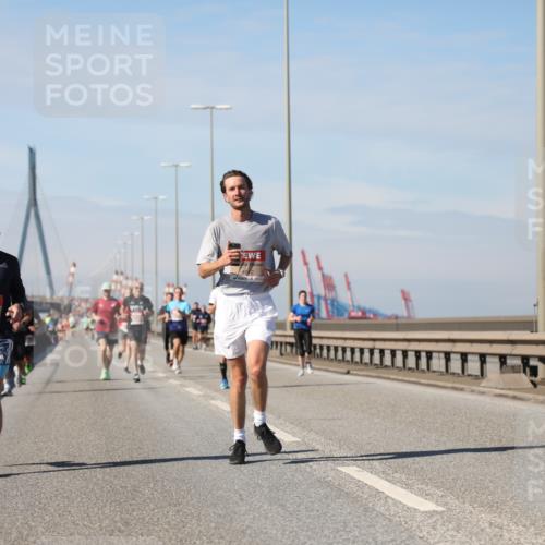 03.10.2025 - Köhlbrandbrückenlauf Yannick Fuchs http://msf.ph/oto/9186329 03.10.2025 11:44:32 Position 3 6754 meine-sportfotos.de