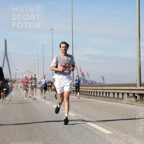 03.10.2025 - Köhlbrandbrückenlauf Yannick Fuchs http://msf.ph/oto/9186331 03.10.2025 11:44:32 Position 3 6754 meine-sportfotos.de
