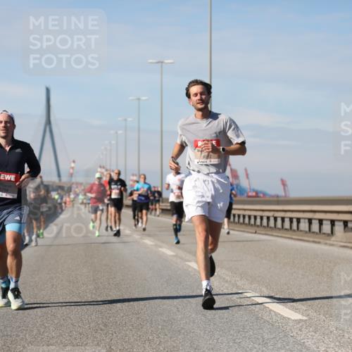03.10.2025 - Köhlbrandbrückenlauf Yannick Fuchs http://msf.ph/oto/9186334 03.10.2025 11:44:33 Position 3 6754 meine-sportfotos.de