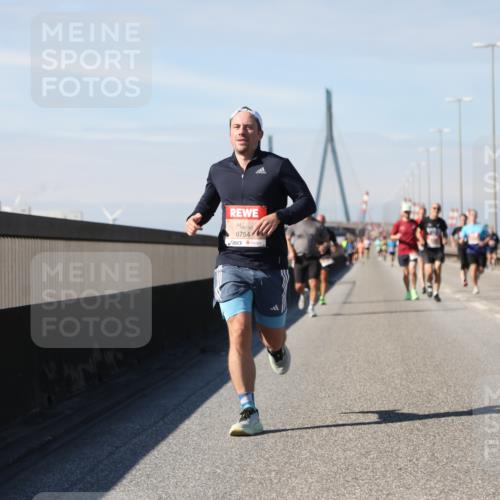 03.10.2025 - Köhlbrandbrückenlauf Yannick Fuchs http://msf.ph/oto/9186336 03.10.2025 11:44:33 Position 3 6754, 451 meine-sportfotos.de