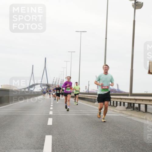 03.10.2025 - Köhlbrandbrückenlauf Matties Gatica Varas http://msf.ph/oto/9186337 03.10.2025 15:46:01 Position 3  meine-sportfotos.de