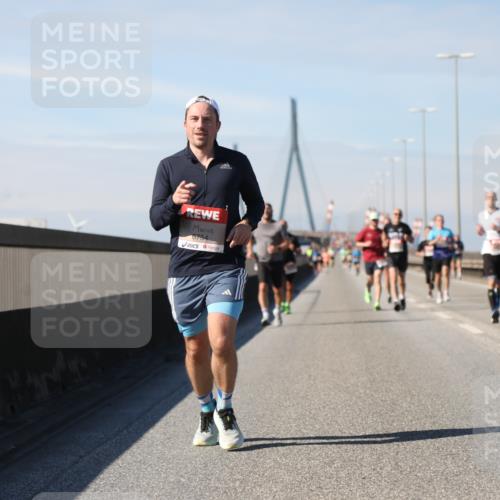03.10.2025 - Köhlbrandbrückenlauf Yannick Fuchs http://msf.ph/oto/9186341 03.10.2025 11:44:33 Position 3 6754, 4512 meine-sportfotos.de
