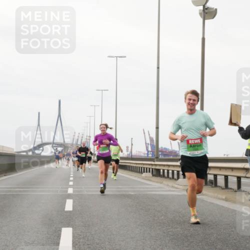 03.10.2025 - Köhlbrandbrückenlauf Matties Gatica Varas http://msf.ph/oto/9186342 03.10.2025 15:46:02 Position 3 7329 meine-sportfotos.de