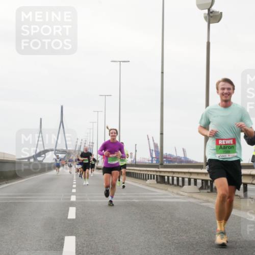 03.10.2025 - Köhlbrandbrückenlauf Matties Gatica Varas http://msf.ph/oto/9186343 03.10.2025 15:46:02 Position 3 7329 meine-sportfotos.de