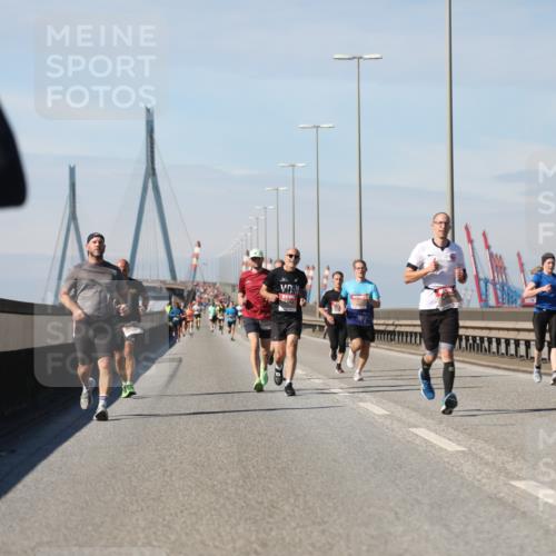 03.10.2025 - Köhlbrandbrückenlauf Yannick Fuchs http://msf.ph/oto/9186347 03.10.2025 11:44:34 Position 3  meine-sportfotos.de