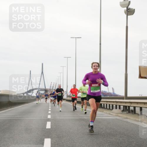 03.10.2025 - Köhlbrandbrückenlauf Matties Gatica Varas http://msf.ph/oto/9186351 03.10.2025 15:46:04 Position 3 9717 meine-sportfotos.de