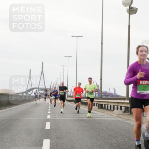 03.10.2025 - Köhlbrandbrückenlauf Matties Gatica Varas http://msf.ph/oto/9186355 03.10.2025 15:46:05 Position 3 9717 meine-sportfotos.de