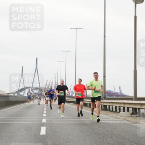 03.10.2025 - Köhlbrandbrückenlauf Matties Gatica Varas http://msf.ph/oto/9186356 03.10.2025 15:46:05 Position 3  meine-sportfotos.de