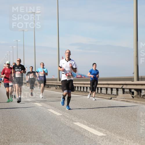 03.10.2025 - Köhlbrandbrückenlauf Yannick Fuchs http://msf.ph/oto/9186357 03.10.2025 11:44:35 Position 3  meine-sportfotos.de