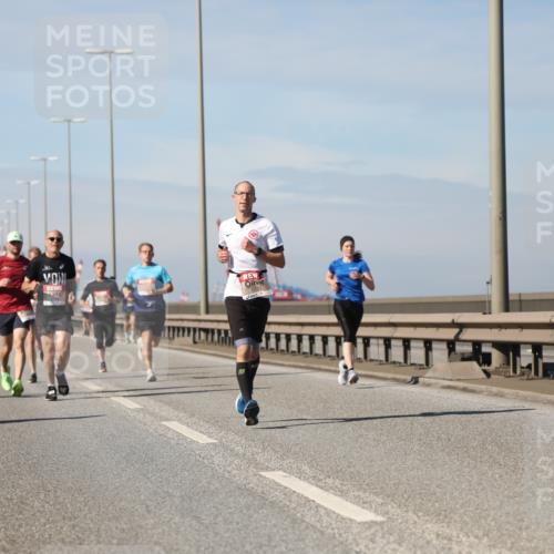 03.10.2025 - Köhlbrandbrückenlauf Yannick Fuchs http://msf.ph/oto/9186360 03.10.2025 11:44:35 Position 3  meine-sportfotos.de