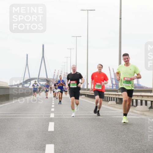 03.10.2025 - Köhlbrandbrückenlauf Matties Gatica Varas http://msf.ph/oto/9186361 03.10.2025 15:46:06 Position 3  meine-sportfotos.de