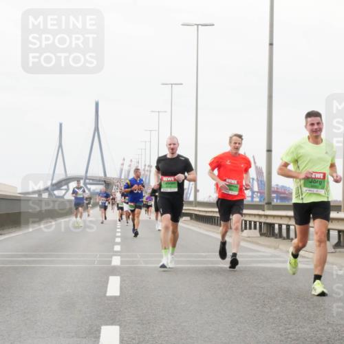 03.10.2025 - Köhlbrandbrückenlauf Matties Gatica Varas http://msf.ph/oto/9186363 03.10.2025 15:46:07 Position 3  meine-sportfotos.de