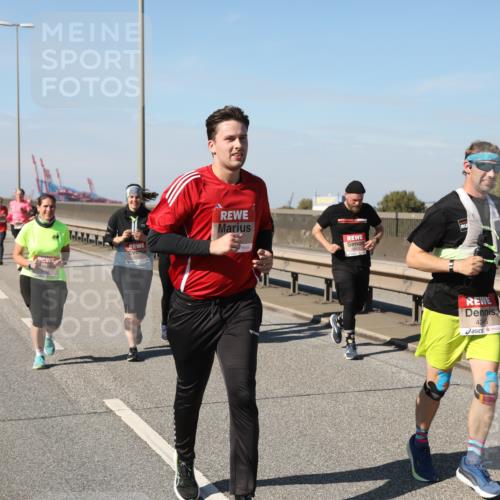 03.10.2025 - Köhlbrandbrückenlauf Yannick Fuchs http://msf.ph/oto/9186367 03.10.2025 12:05:35 Position 3 6051, 4245, 561 meine-sportfotos.de