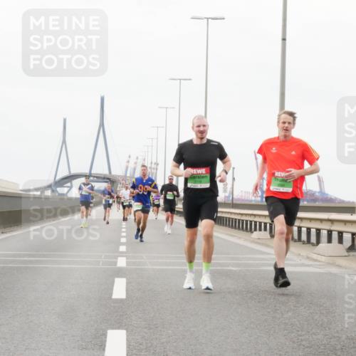 03.10.2025 - Köhlbrandbrückenlauf Matties Gatica Varas http://msf.ph/oto/9186368 03.10.2025 15:46:08 Position 3 7116, 9568 meine-sportfotos.de