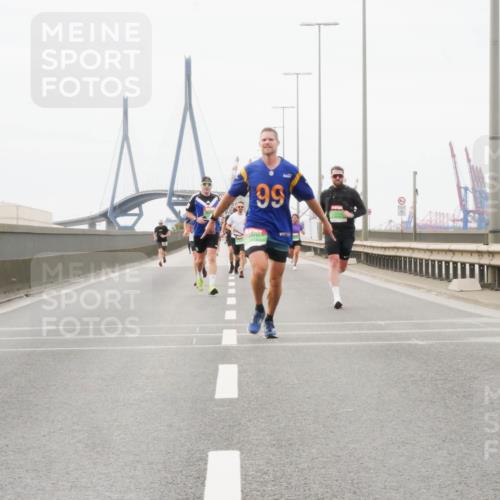 03.10.2025 - Köhlbrandbrückenlauf Matties Gatica Varas http://msf.ph/oto/9186378 03.10.2025 15:46:11 Position 3 99 meine-sportfotos.de