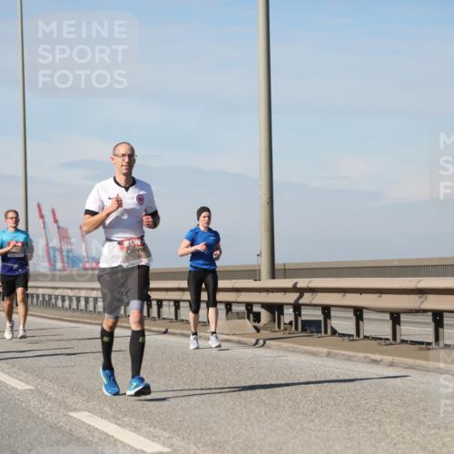 03.10.2025 - Köhlbrandbrückenlauf Yannick Fuchs http://msf.ph/oto/9186380 03.10.2025 11:44:36 Position 3  meine-sportfotos.de
