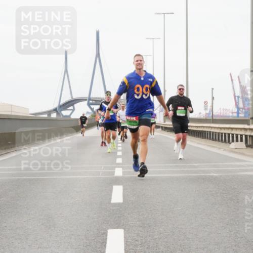 03.10.2025 - Köhlbrandbrückenlauf Matties Gatica Varas http://msf.ph/oto/9186384 03.10.2025 15:46:11 Position 3 66 meine-sportfotos.de