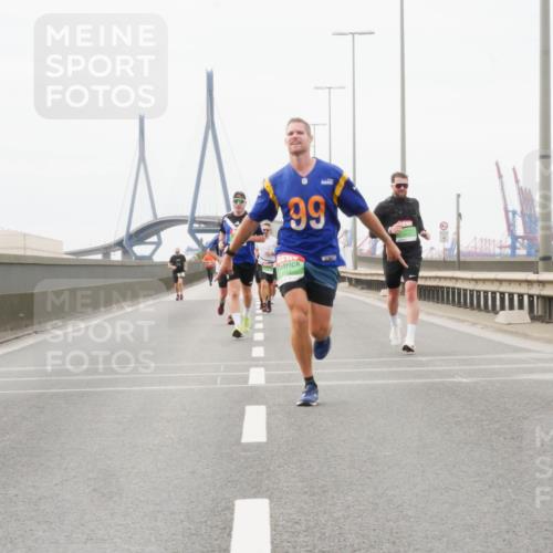 03.10.2025 - Köhlbrandbrückenlauf Matties Gatica Varas http://msf.ph/oto/9186386 03.10.2025 15:46:12 Position 3 99, 1811 meine-sportfotos.de