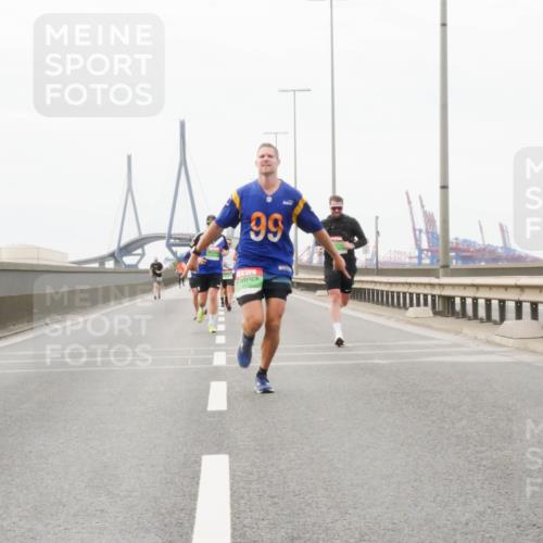 03.10.2025 - Köhlbrandbrückenlauf Matties Gatica Varas http://msf.ph/oto/9186389 03.10.2025 15:46:12 Position 3 99 meine-sportfotos.de