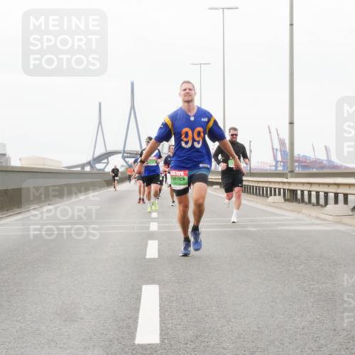 03.10.2025 - Köhlbrandbrückenlauf Matties Gatica Varas http://msf.ph/oto/9186391 03.10.2025 15:46:13 Position 3 99, 8811 meine-sportfotos.de
