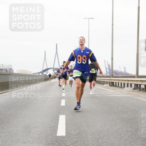03.10.2025 - Köhlbrandbrückenlauf Matties Gatica Varas http://msf.ph/oto/9186393 03.10.2025 15:46:13 Position 3 99, 8812 meine-sportfotos.de