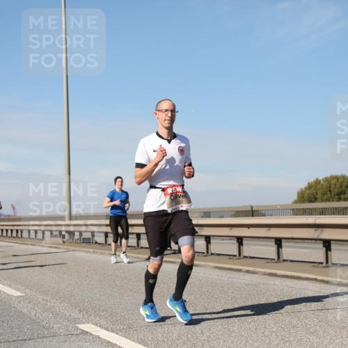 03.10.2025 - Köhlbrandbrückenlauf Yannick Fuchs http://msf.ph/oto/9186398 03.10.2025 11:44:38 Position 3 6203 meine-sportfotos.de