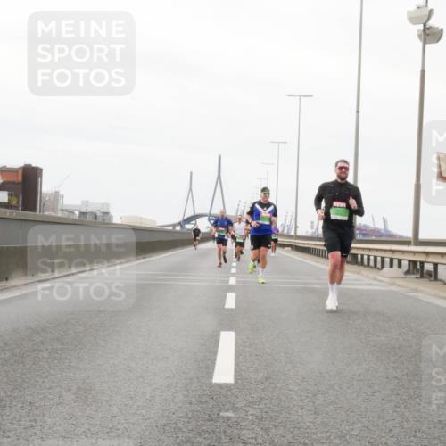 03.10.2025 - Köhlbrandbrückenlauf Matties Gatica Varas http://msf.ph/oto/9186401 03.10.2025 15:46:15 Position 3 114 meine-sportfotos.de