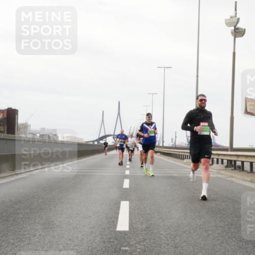03.10.2025 - Köhlbrandbrückenlauf Matties Gatica Varas http://msf.ph/oto/9186404 03.10.2025 15:46:16 Position 3  meine-sportfotos.de