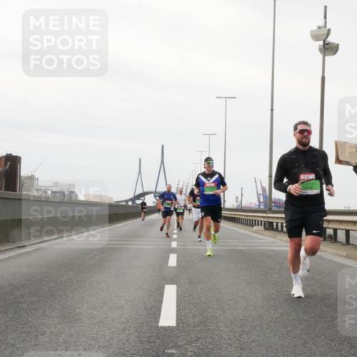 03.10.2025 - Köhlbrandbrückenlauf Matties Gatica Varas http://msf.ph/oto/9186405 03.10.2025 15:46:16 Position 3  meine-sportfotos.de