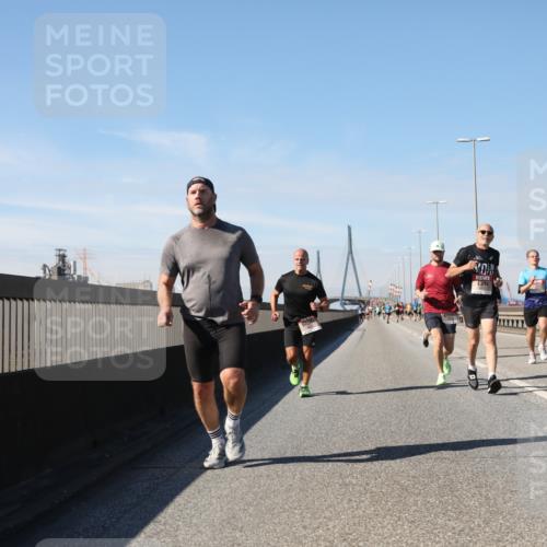 03.10.2025 - Köhlbrandbrückenlauf Yannick Fuchs http://msf.ph/oto/9186406 03.10.2025 11:44:39 Position 3  meine-sportfotos.de