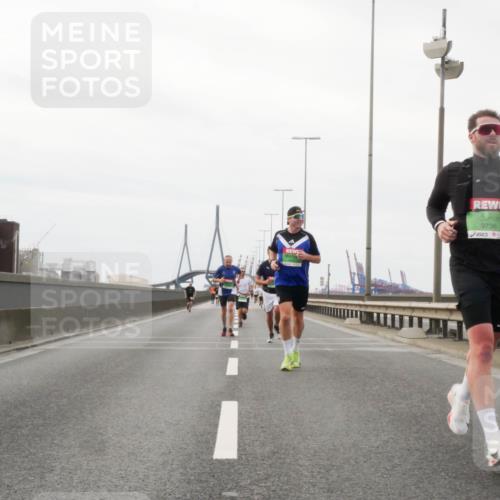 03.10.2025 - Köhlbrandbrückenlauf Matties Gatica Varas http://msf.ph/oto/9186408 03.10.2025 15:46:17 Position 3 9736 meine-sportfotos.de