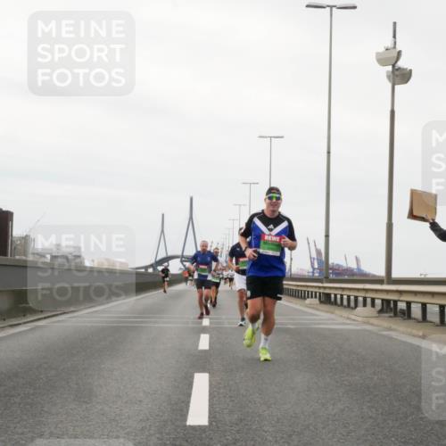 03.10.2025 - Köhlbrandbrückenlauf Matties Gatica Varas http://msf.ph/oto/9186410 03.10.2025 15:46:17 Position 3  meine-sportfotos.de