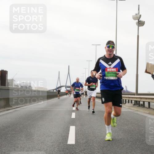 03.10.2025 - Köhlbrandbrückenlauf Matties Gatica Varas http://msf.ph/oto/9186414 03.10.2025 15:46:18 Position 3 3, 9240 meine-sportfotos.de