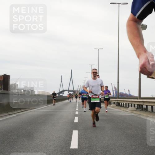 03.10.2025 - Köhlbrandbrückenlauf Matties Gatica Varas http://msf.ph/oto/9186434 03.10.2025 15:46:23 Position 3 9129 meine-sportfotos.de