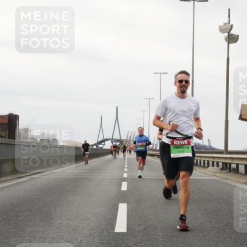 03.10.2025 - Köhlbrandbrückenlauf Matties Gatica Varas http://msf.ph/oto/9186438 03.10.2025 15:46:24 Position 3 9129 meine-sportfotos.de
