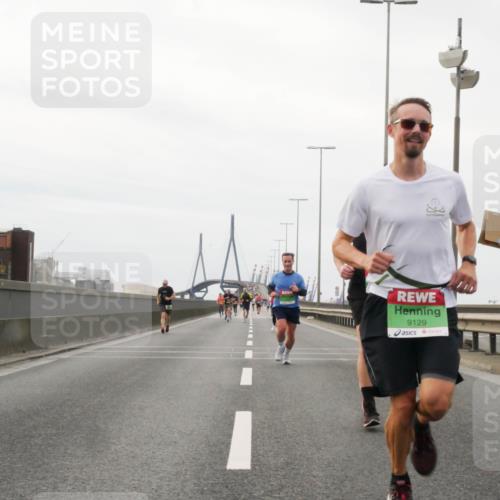 03.10.2025 - Köhlbrandbrückenlauf Matties Gatica Varas http://msf.ph/oto/9186441 03.10.2025 15:46:24 Position 3 9129 meine-sportfotos.de