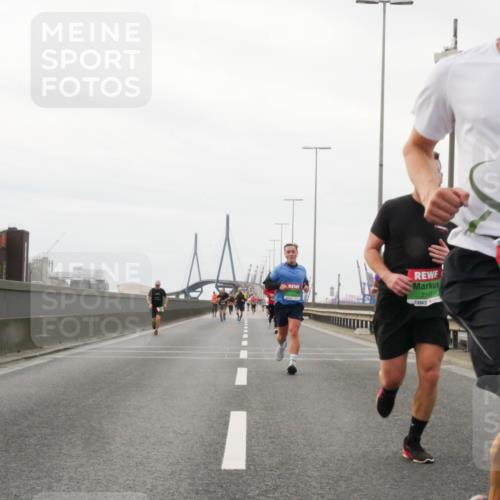 03.10.2025 - Köhlbrandbrückenlauf Matties Gatica Varas http://msf.ph/oto/9186442 03.10.2025 15:46:25 Position 3 7105, 9129 meine-sportfotos.de