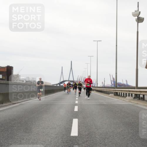 03.10.2025 - Köhlbrandbrückenlauf Matties Gatica Varas http://msf.ph/oto/9186454 03.10.2025 15:46:28 Position 3  meine-sportfotos.de