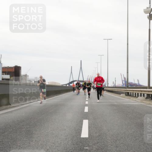 03.10.2025 - Köhlbrandbrückenlauf Matties Gatica Varas http://msf.ph/oto/9186458 03.10.2025 15:46:28 Position 3  meine-sportfotos.de