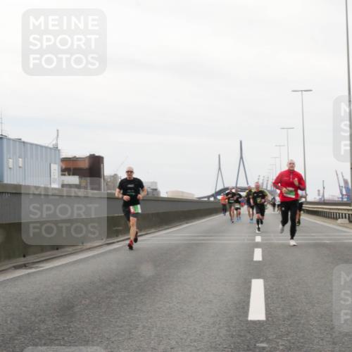 03.10.2025 - Köhlbrandbrückenlauf Matties Gatica Varas http://msf.ph/oto/9186463 03.10.2025 15:46:29 Position 3  meine-sportfotos.de