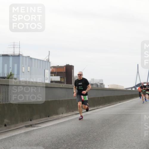 03.10.2025 - Köhlbrandbrückenlauf Matties Gatica Varas http://msf.ph/oto/9186465 03.10.2025 15:46:30 Position 3  meine-sportfotos.de