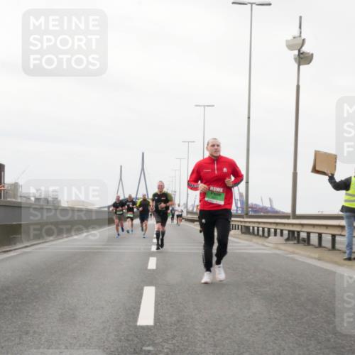 03.10.2025 - Köhlbrandbrückenlauf Matties Gatica Varas http://msf.ph/oto/9186471 03.10.2025 15:46:31 Position 3  meine-sportfotos.de