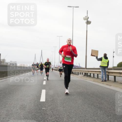 03.10.2025 - Köhlbrandbrückenlauf Matties Gatica Varas http://msf.ph/oto/9186473 03.10.2025 15:46:32 Position 3  meine-sportfotos.de